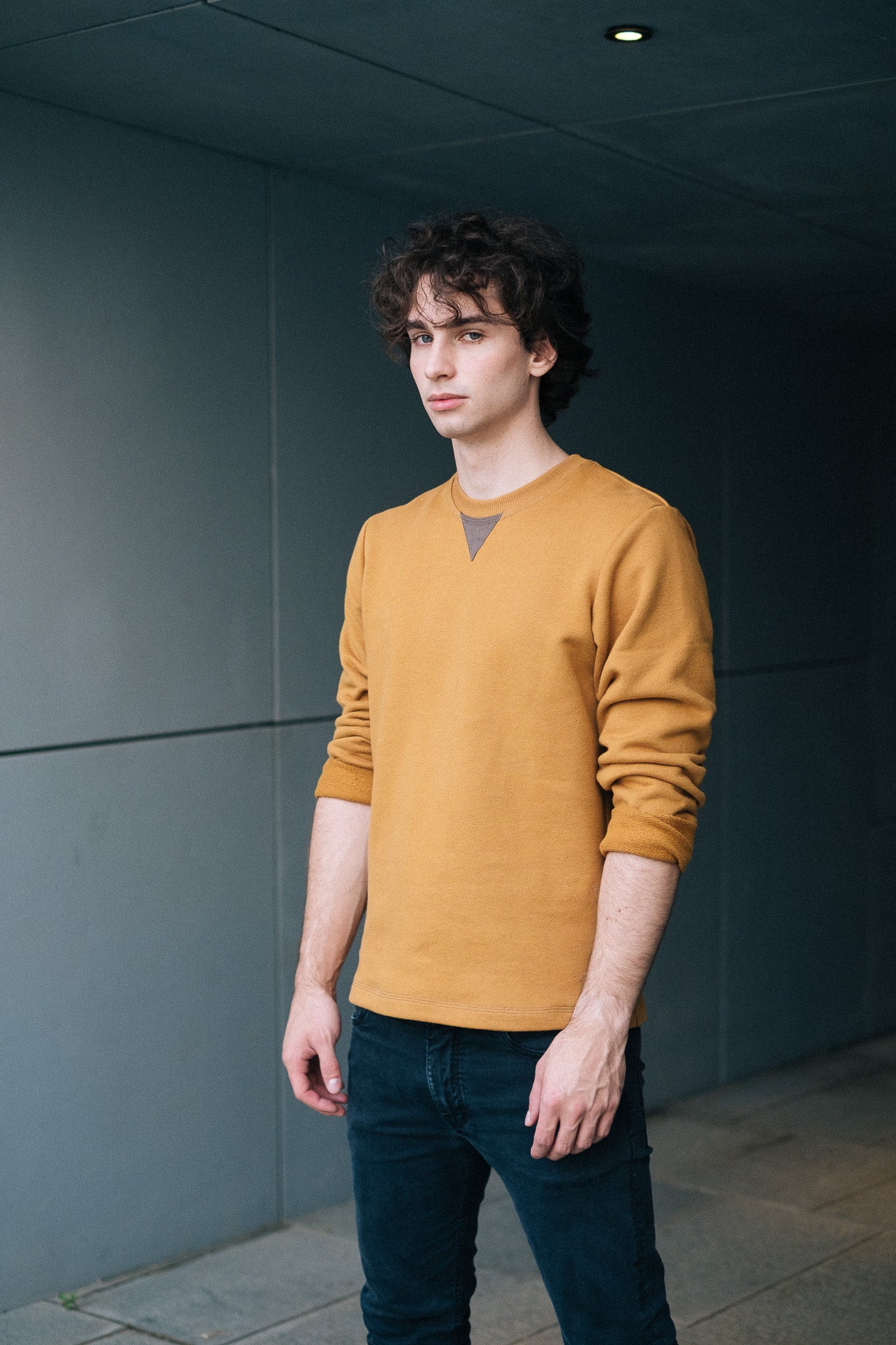 EDGE HEAVY SWEATSHIRT / ALMOND
