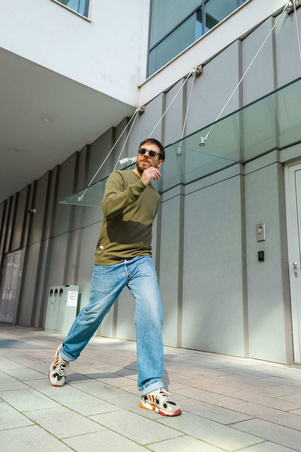 HIVE CREWNECK / OLIVE
