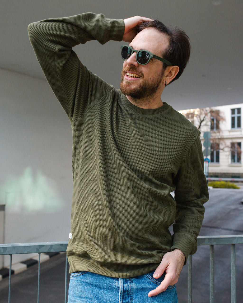 HIVE CREWNECK / OLIVE