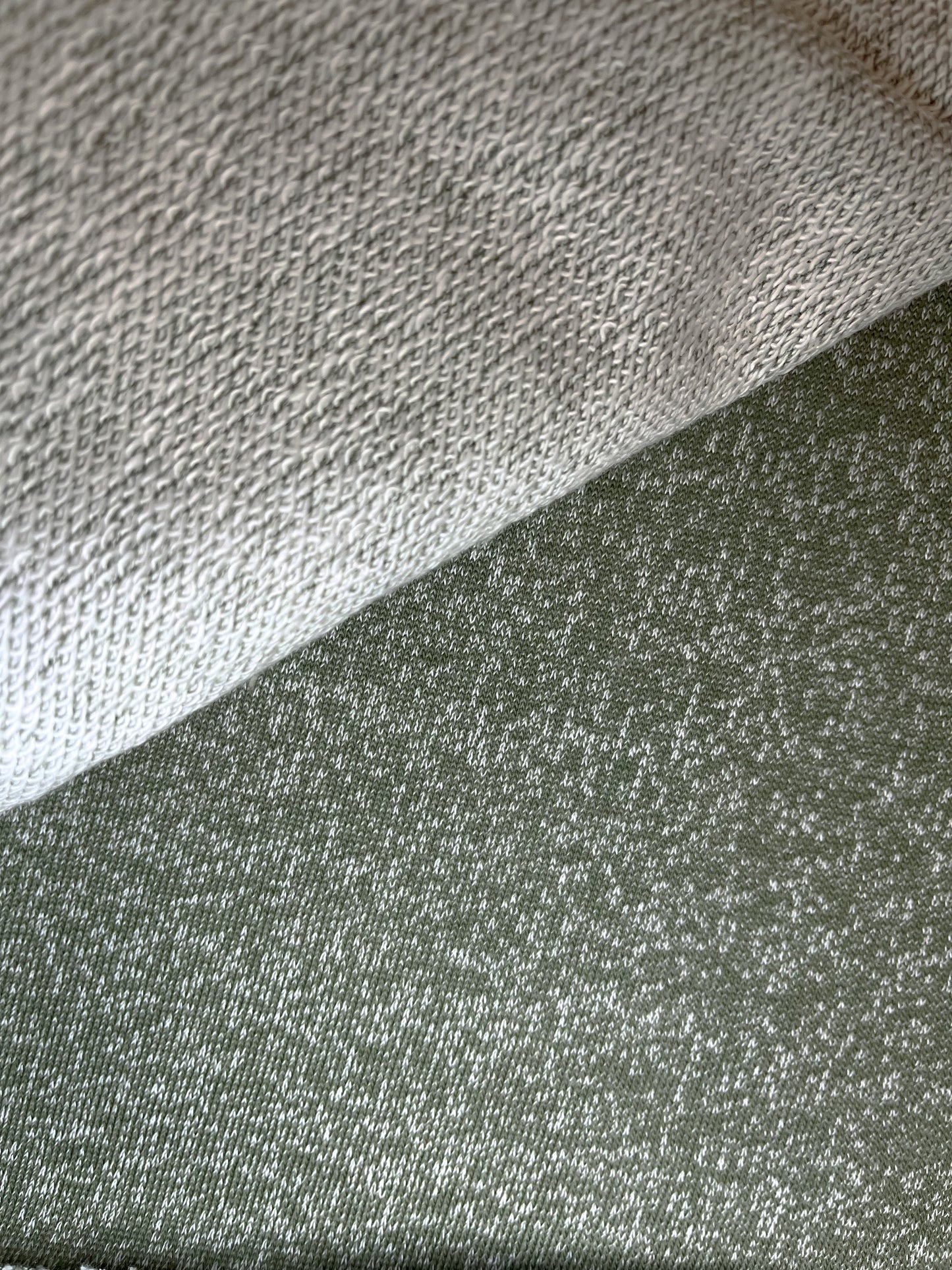 SPECKLES CREWNECK / OLIVE