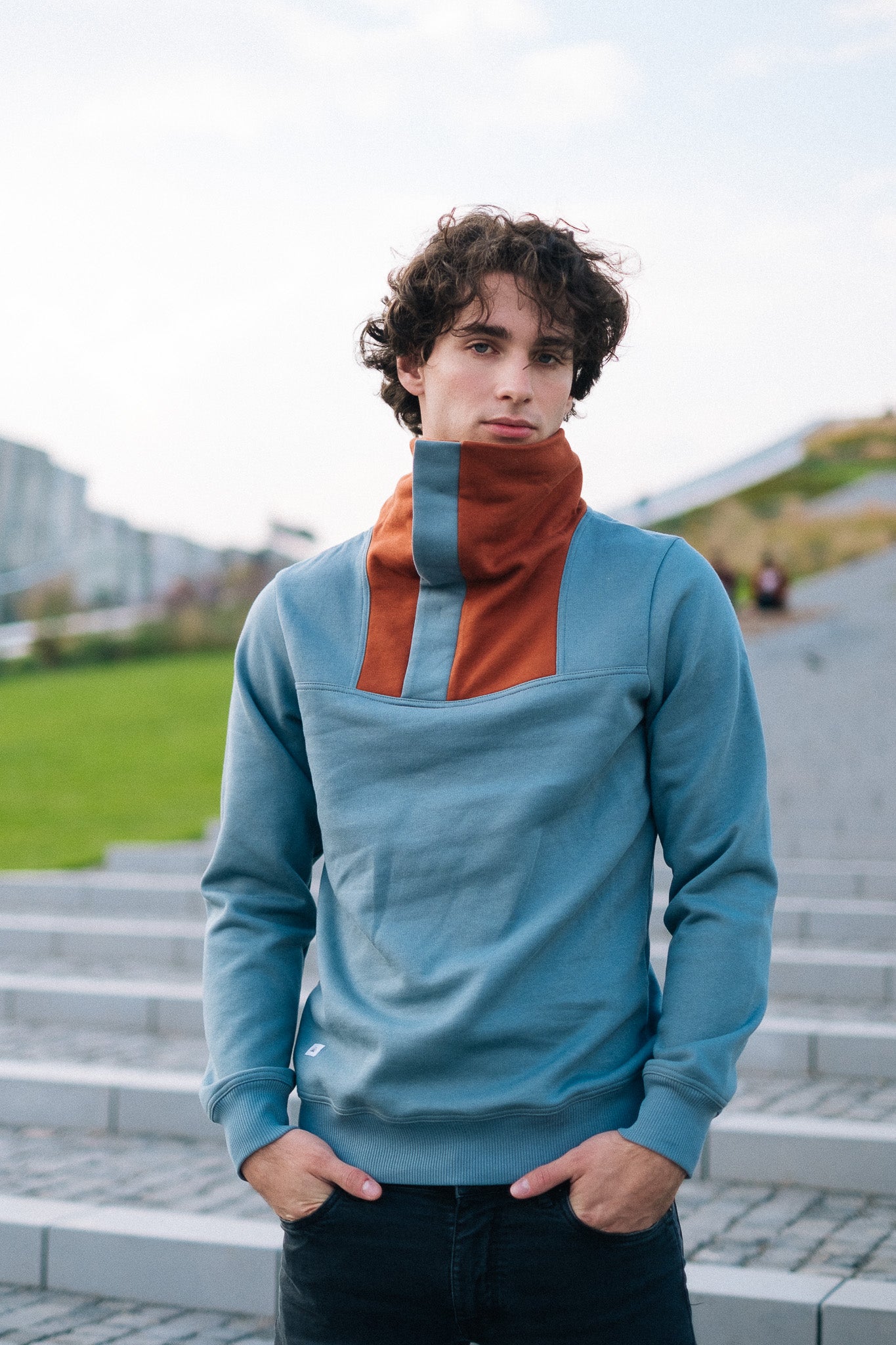 SHIELD SWEATSHIRT / AIR