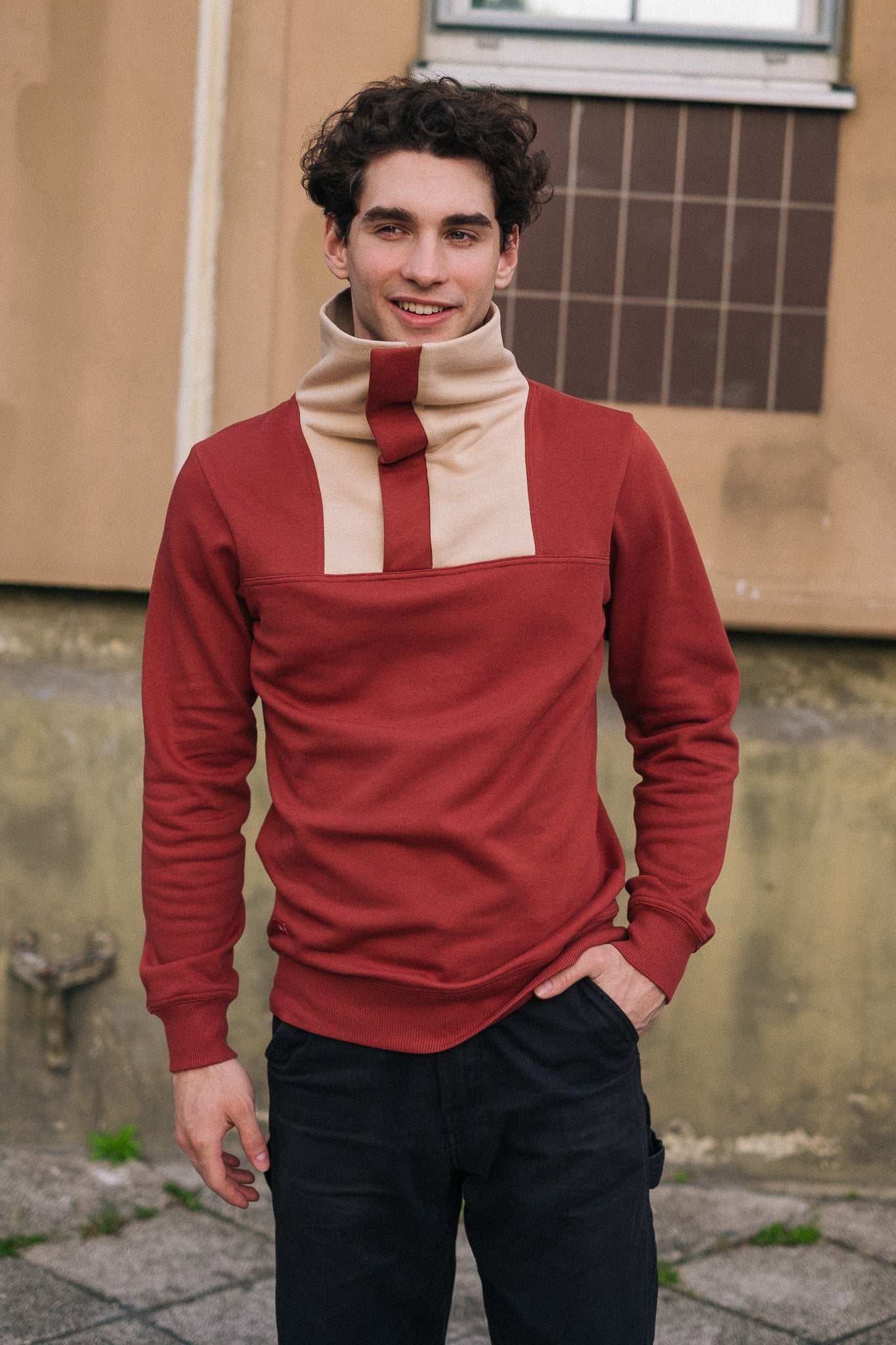 SHIELD SWEATSHIRT / RETRO RED