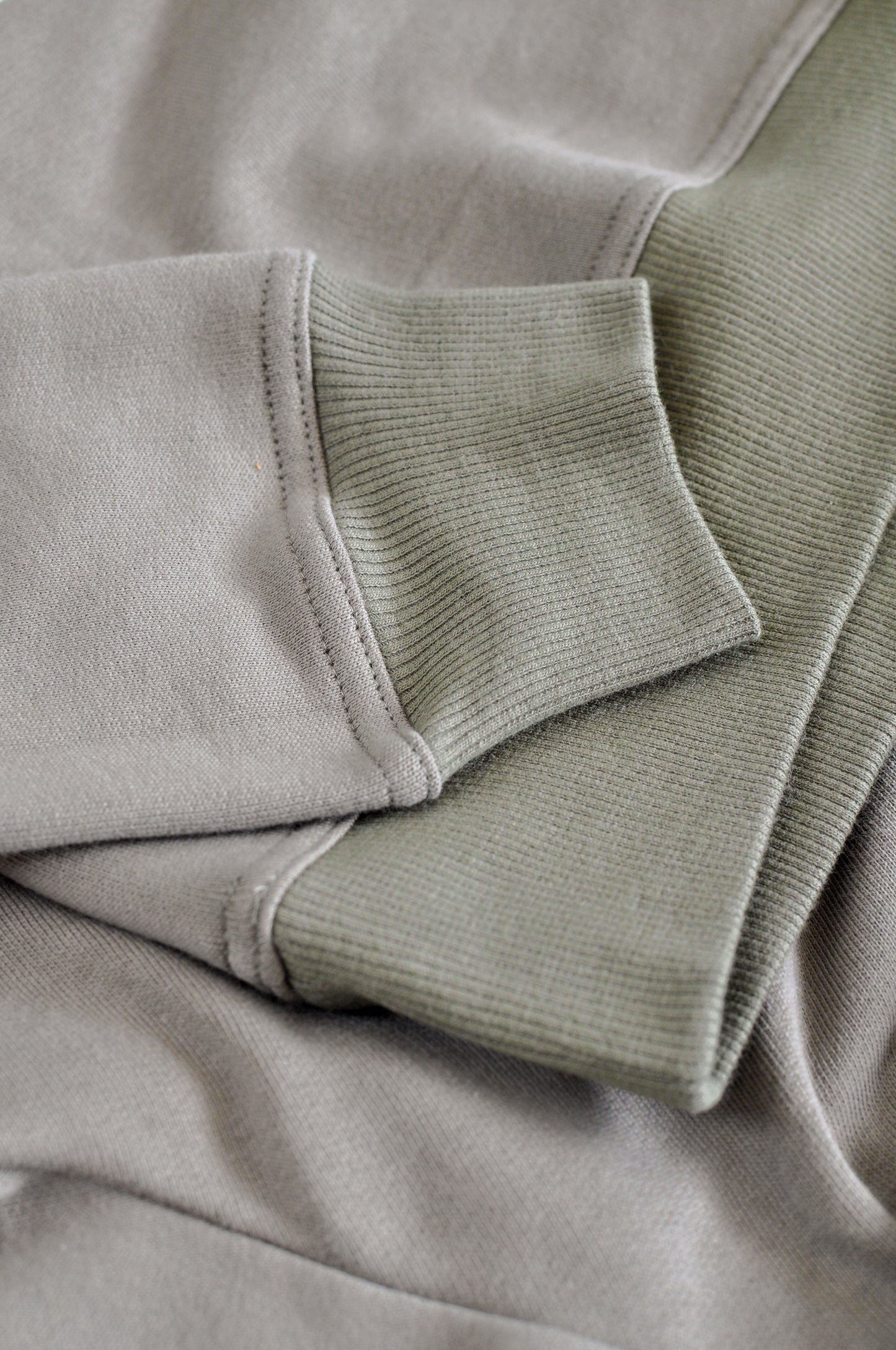 HOODIE / OLIVE