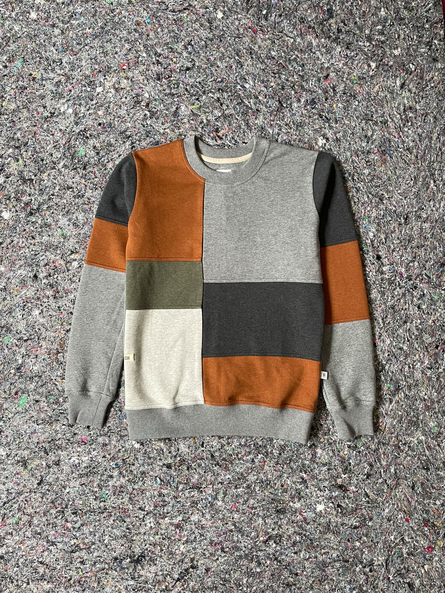 PATCH CREWNECK WOMEN'S / RUST-GREY