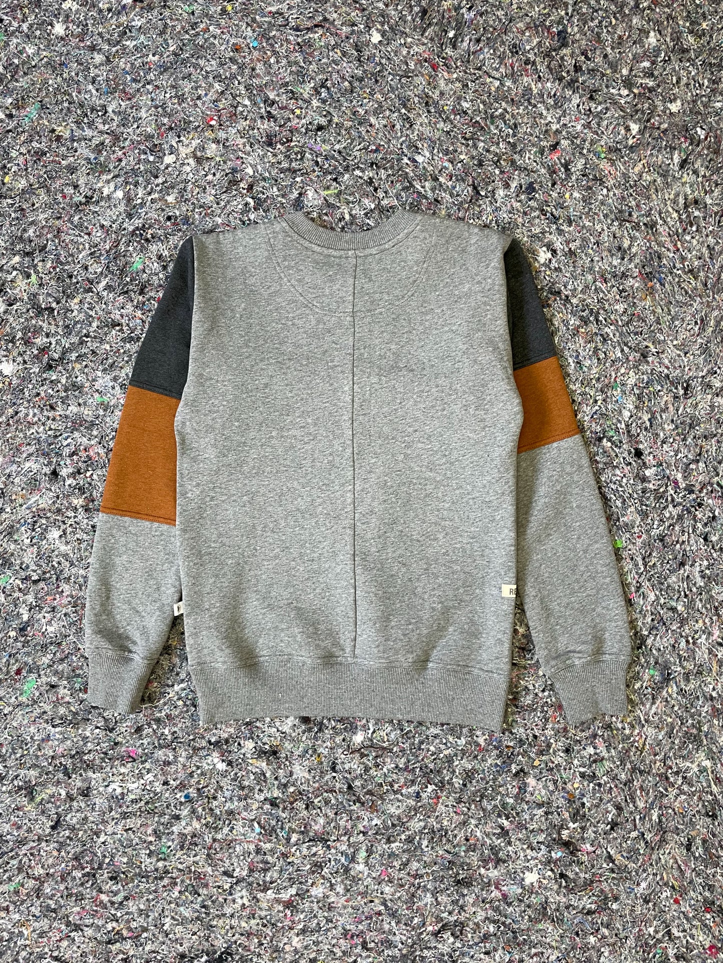 PATCH CREWNECK WOMEN'S / RUST-GREY