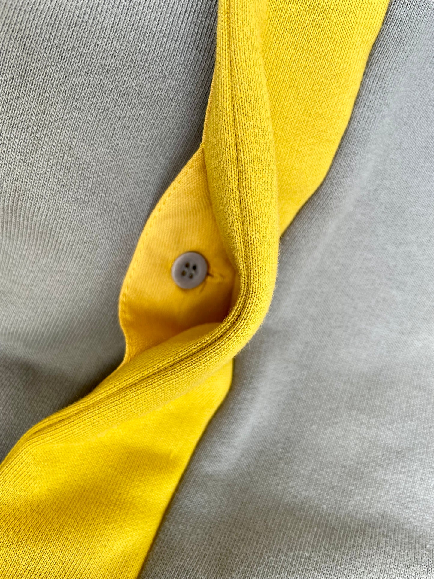 SHIELD SWEATSHIRT / MUSTARD