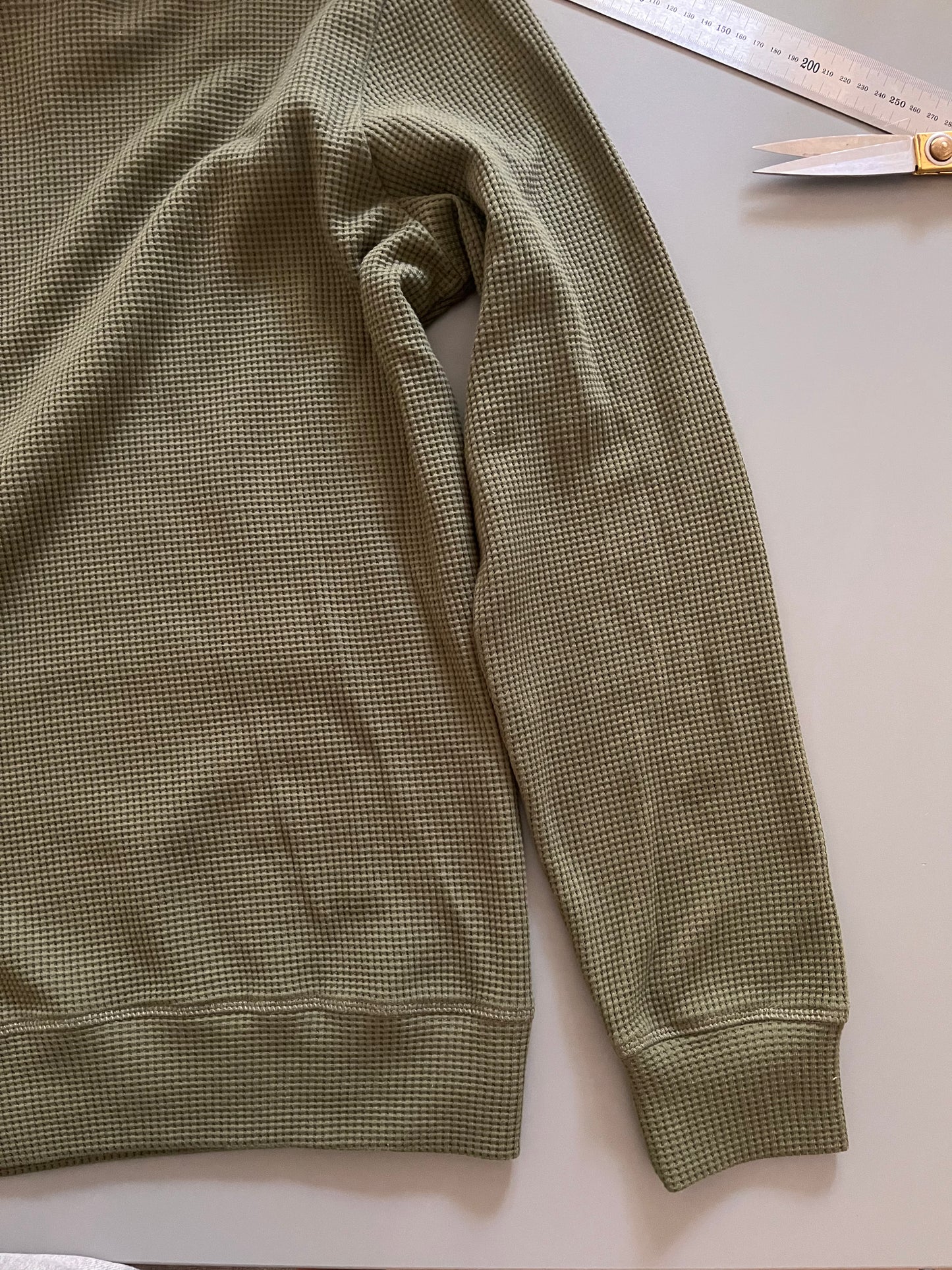 HIVE HOODIE / OLIVE 3