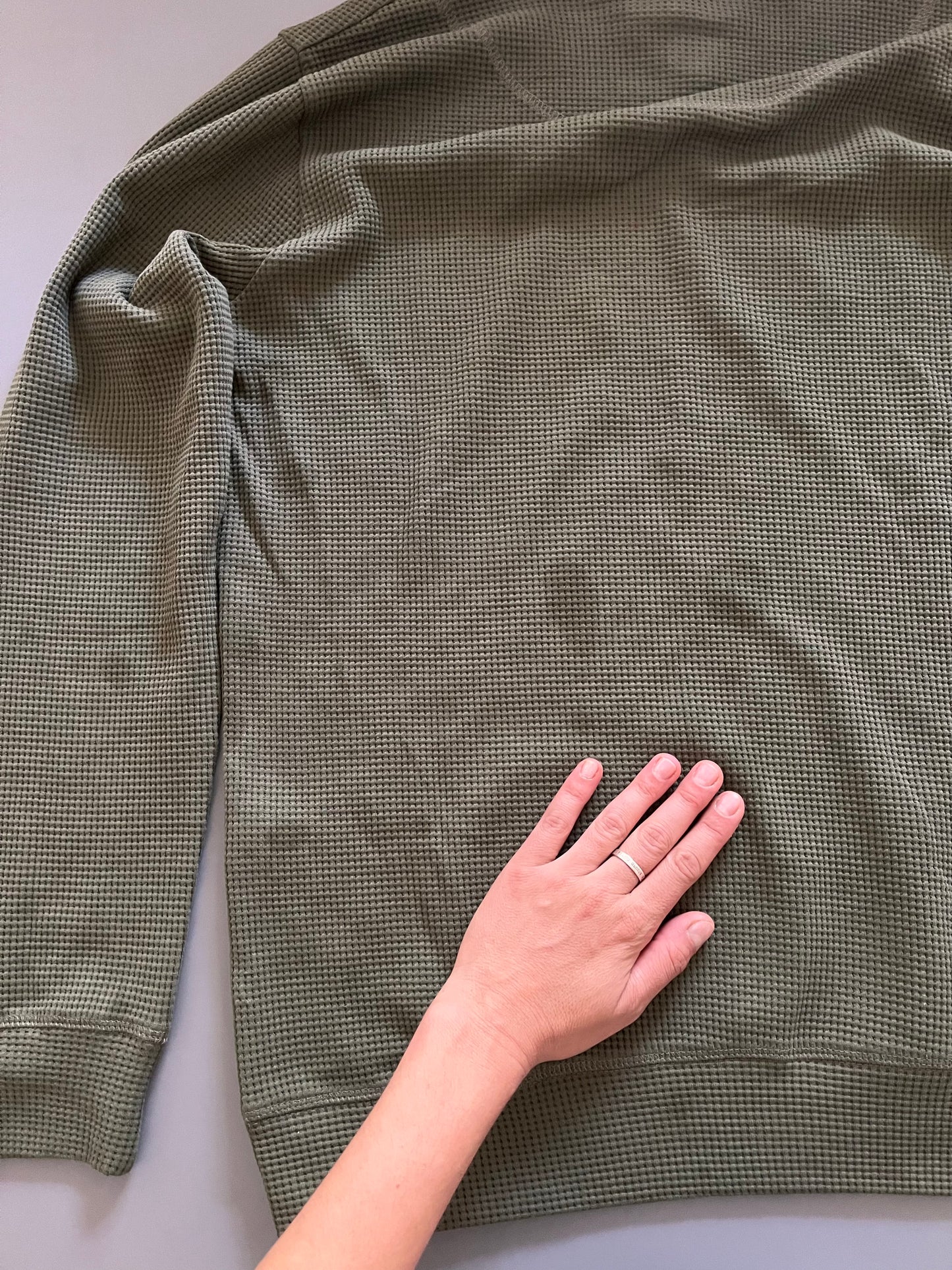 HIVE HOODIE / OLIVE 3