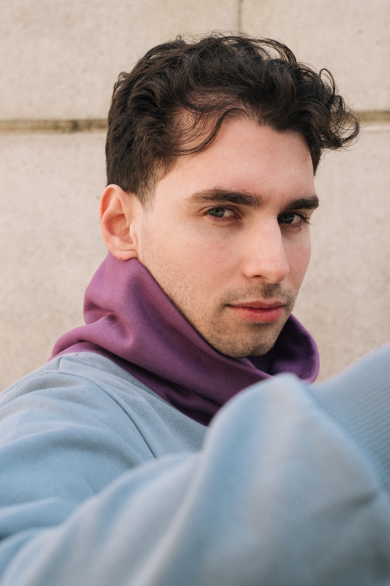 COLORBLOCK FUNNELNECK / AIR / GRAPE