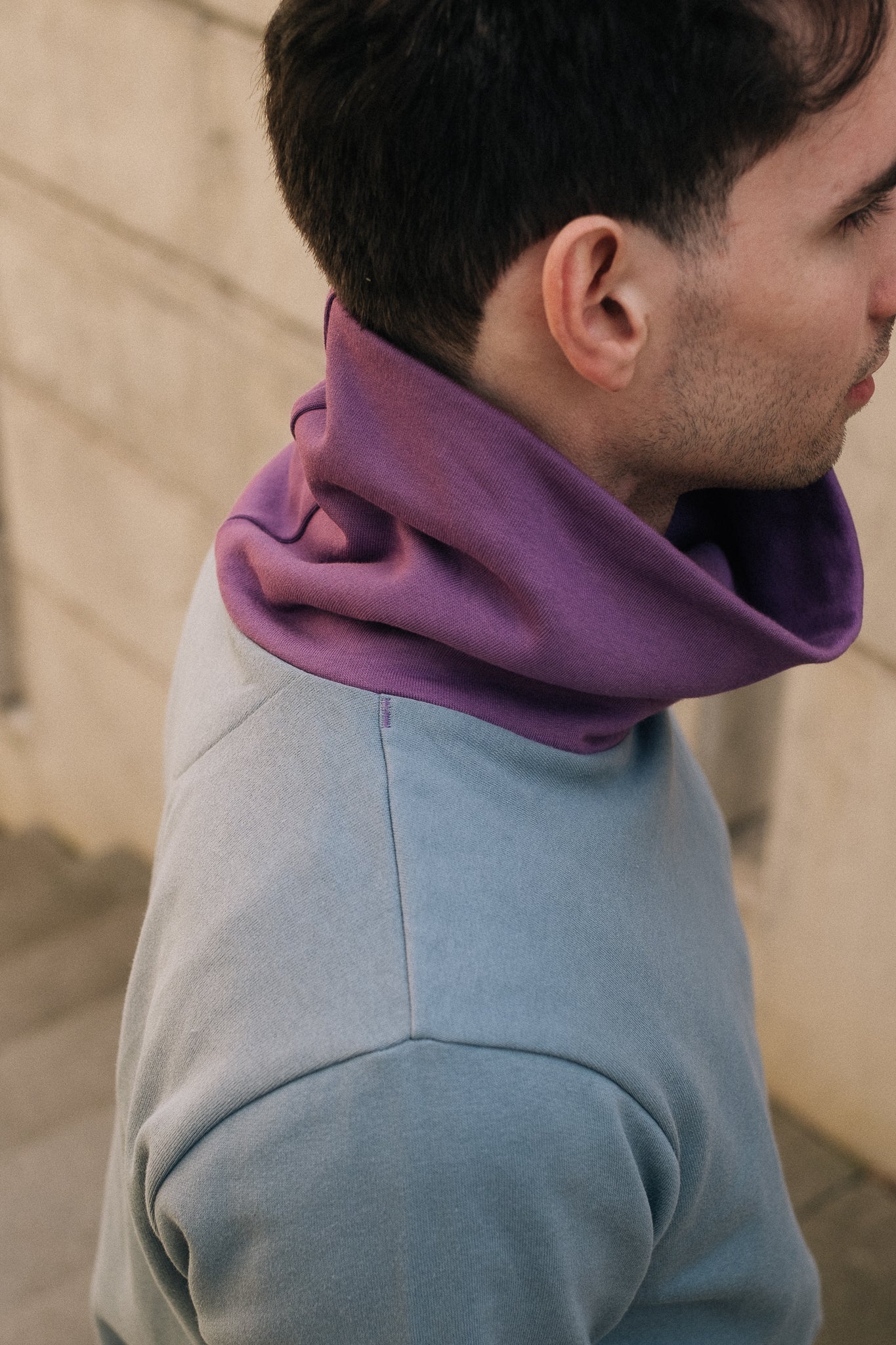COLORBLOCK FUNNELNECK / AIR / GRAPE
