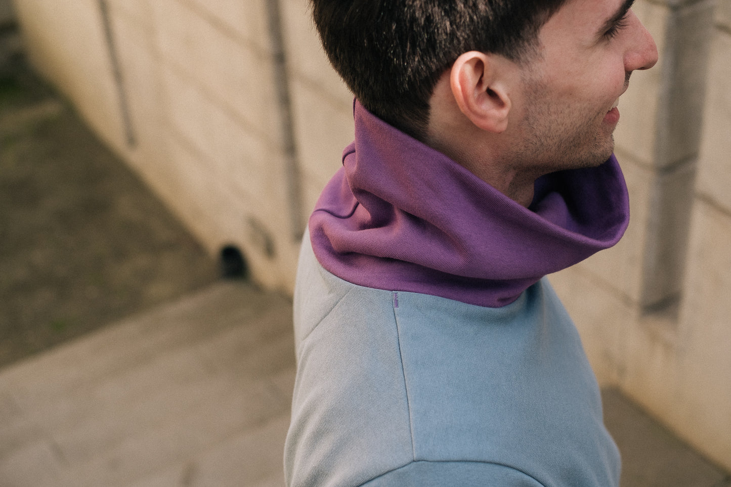 COLORBLOCK FUNNELNECK / AIR / GRAPE