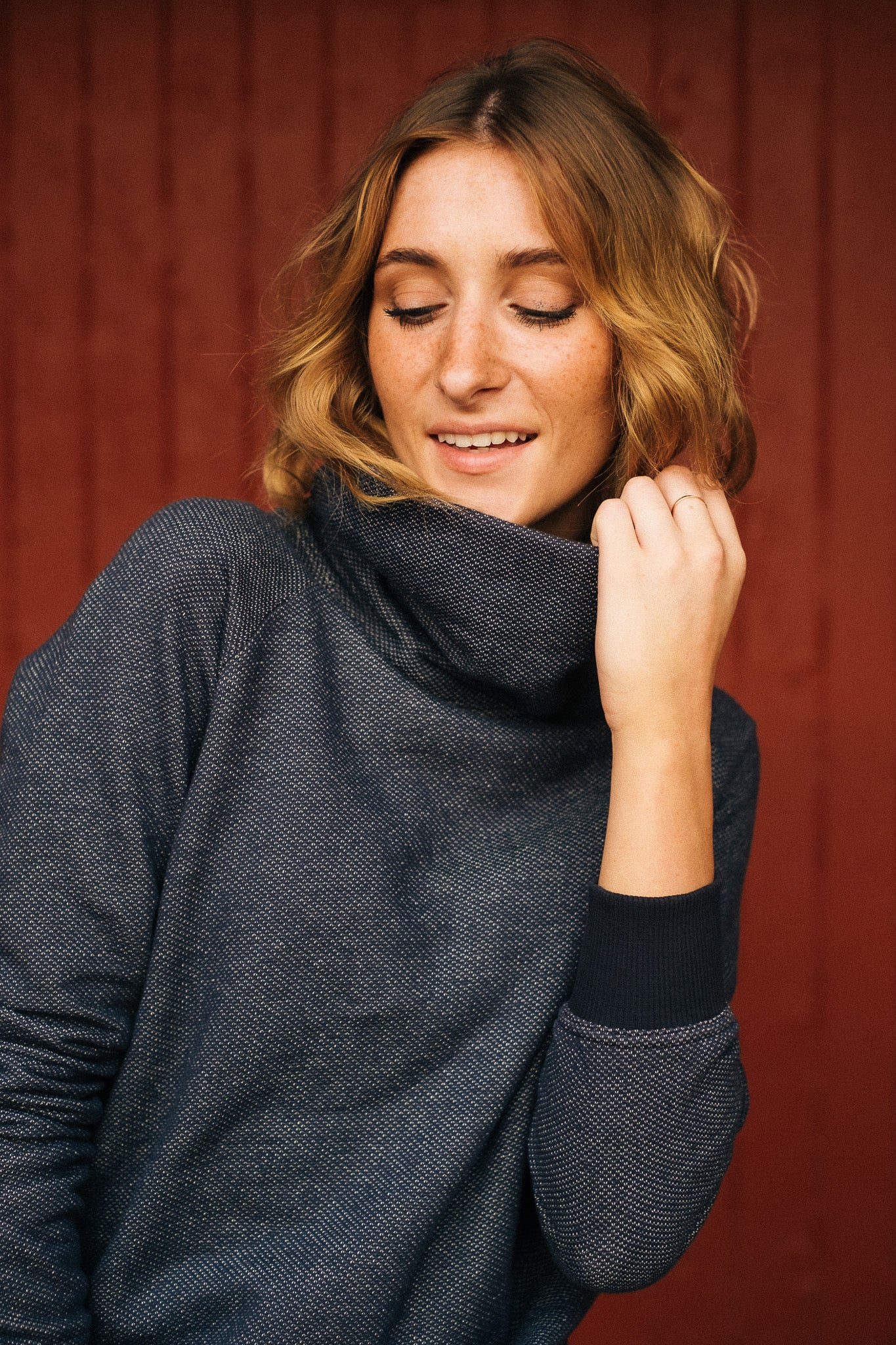 FUNNEL NECK JUMPER / NAVY - Touch Me Not Clothing