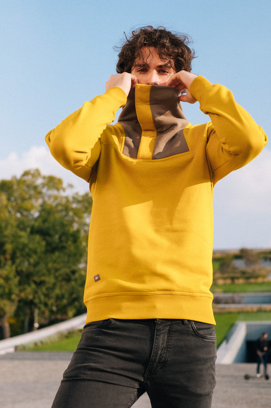 SHIELD SWEATSHIRT / MUSTARD