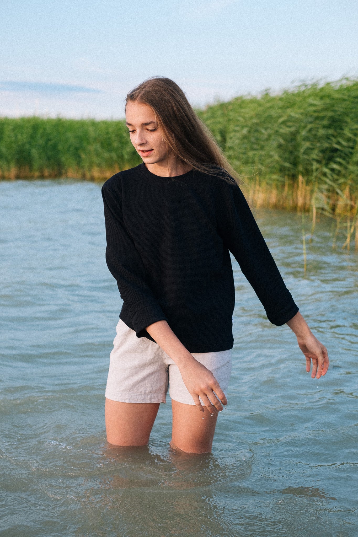 ANA CREWNECK / BLACK - Touch Me Not Clothing